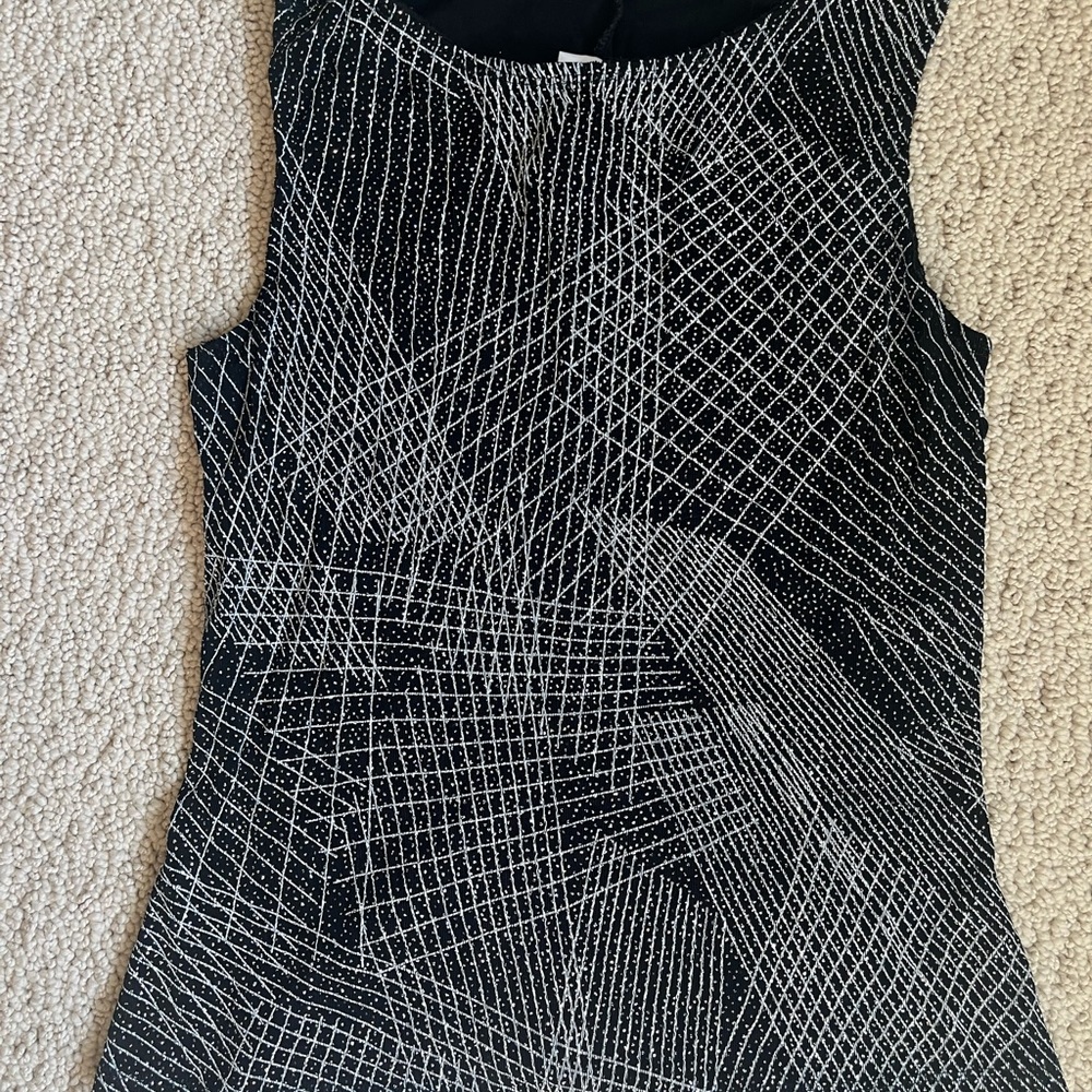 Black and White Geometric Patterned Sleeveless Top